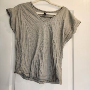 District Made Womens Tshirt Size XL Euc